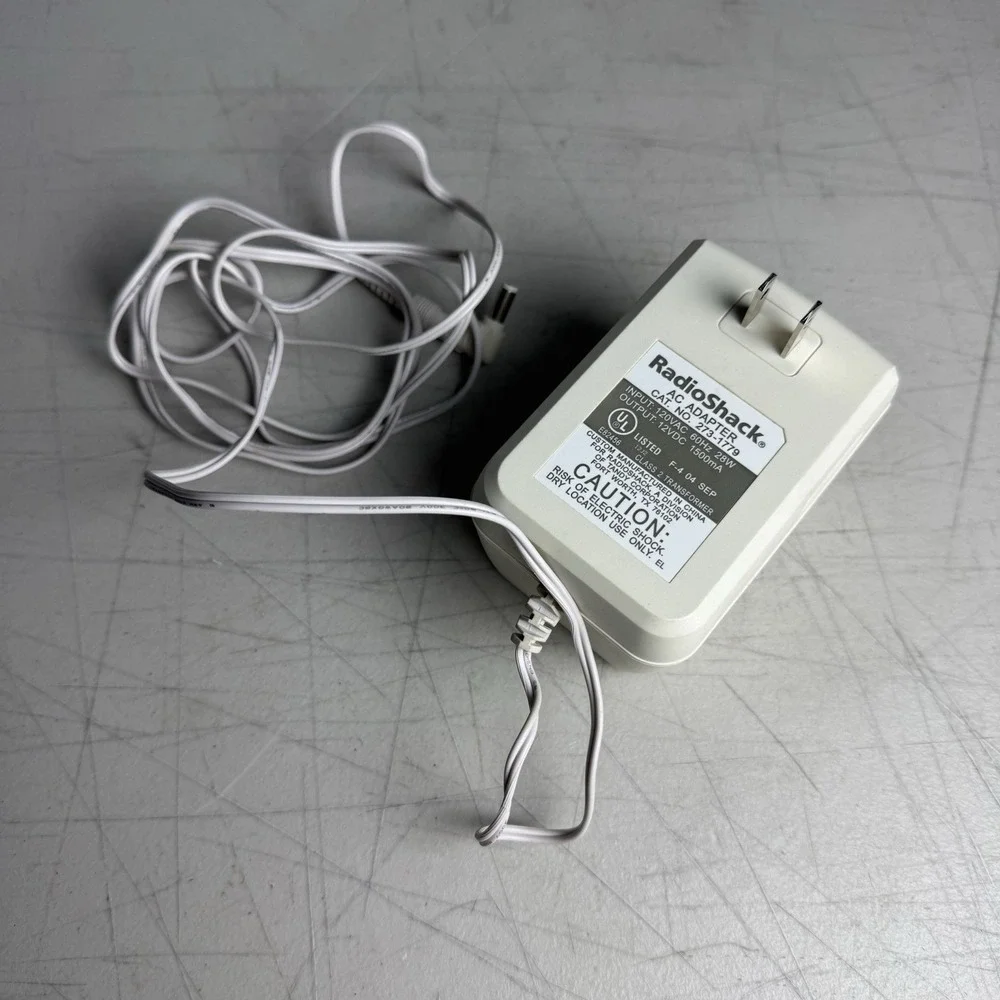 Radio Shack White AC Adapter 273-1779 120VAC 60HZ 28W 12V DC 1500mA